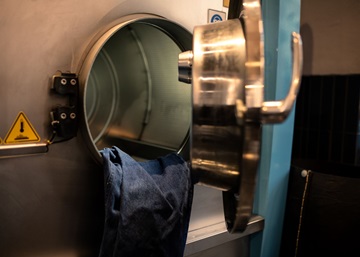 How to wash jeans in 2025: a complete care guide