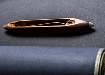 Dal telaio a leggenda: il viaggio del denim cimosato