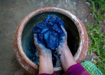 Natural indigo: the sustainable revival of denim’s iconic color