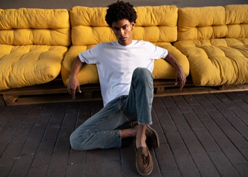 Straight-fit vs slim-fit jeans: key differences in shape, comfort, and fabric performance