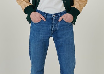 Comfort-stretch jeans: now available washed and customizable