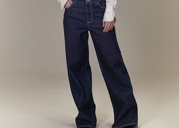 Get to know Simona, our new made-to-measure palazzo jeans!